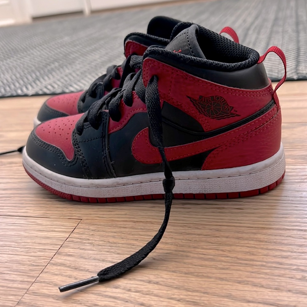 Nike Air Jordan 1 mid hightop sneakers size 12